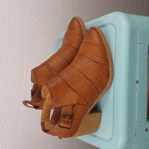 QUPIC- tan leather ,heeled ,ankle boot